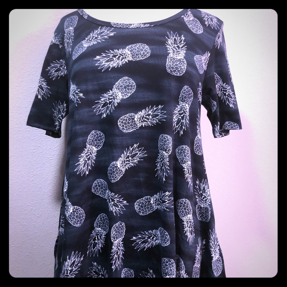 Lularoe Pineapple Perfect T medium NWT